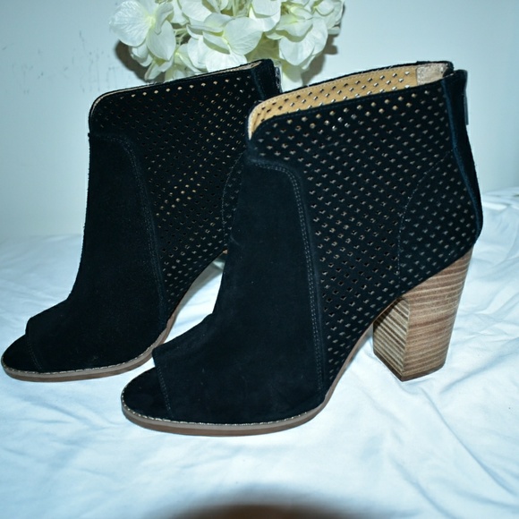 LUCKY BRAND LAMIA SUEDE LEATHER OPEN TOE BOOTIE - Picture 3 of 7